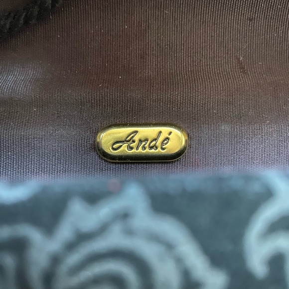 Ande’ vintage clutch with optional double rope. Paisley print. Rounded bottom. - Picture 3 of 9